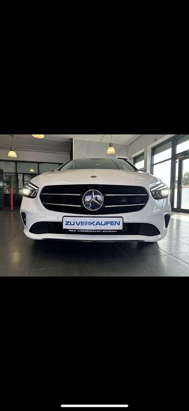 Gebraucht Mercedes B220 Business 190 PS (139 kW) 2019 Weiß Kleinwagen
