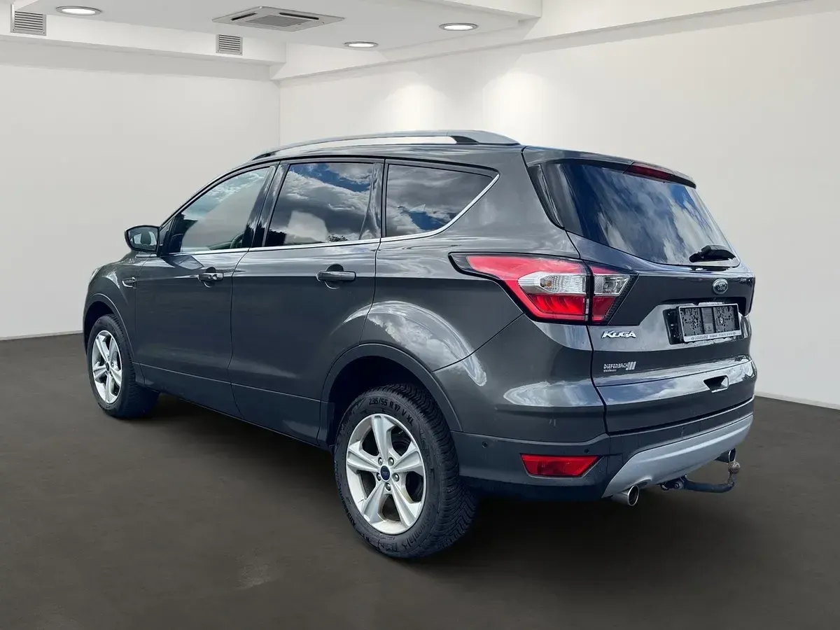 Gebraucht Ford Kuga Titanium 150 PS (110 kW) 2019 Grau metallic SUV