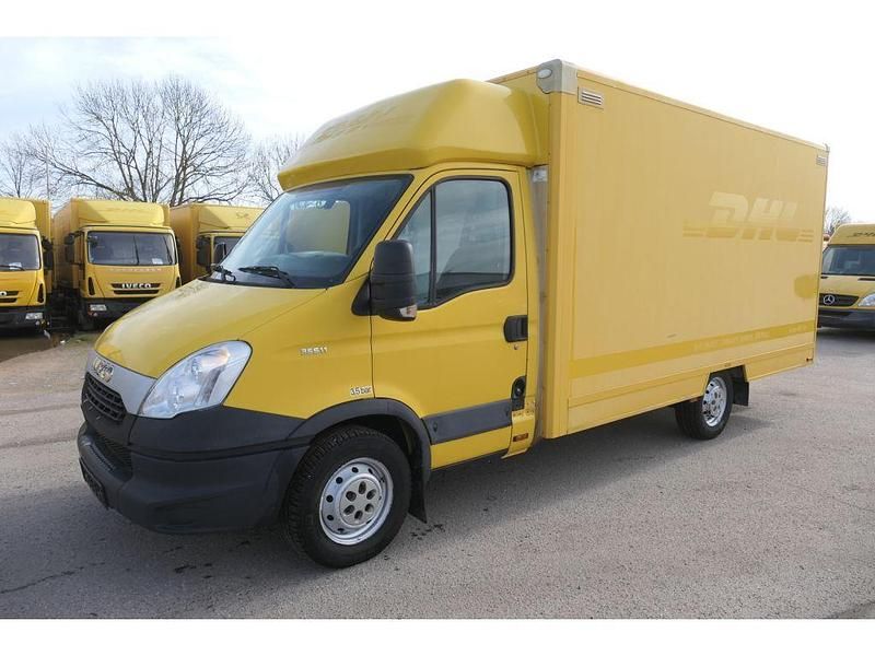 Second-hand Iveco Daily 106 CP (77 kW) 2013 Galben Van