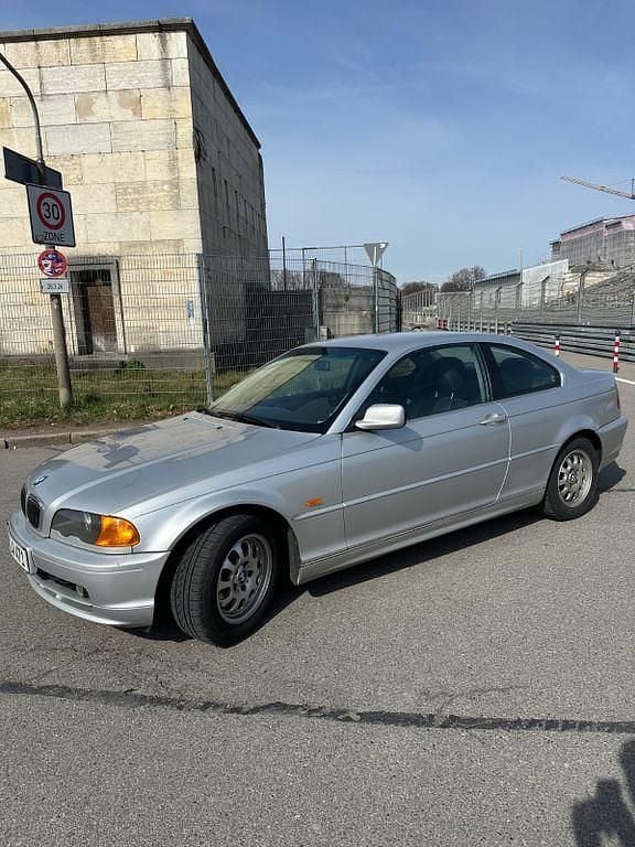 Gebraucht BMW 320 Basis 170 PS (125 kW) 2001 Silber Coupé