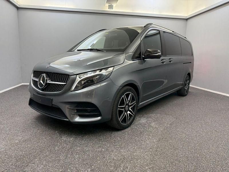 Grau Gebraucht 2022 Mercedes V300 AMG line Van / Kleinbus | 61.999 € - Bild 1/4