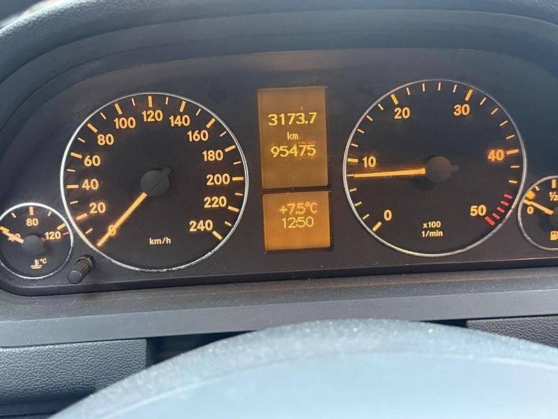 Blau Gebraucht 2004 Mercedes A160 Limousine | 3.100 € - Bild 1/4