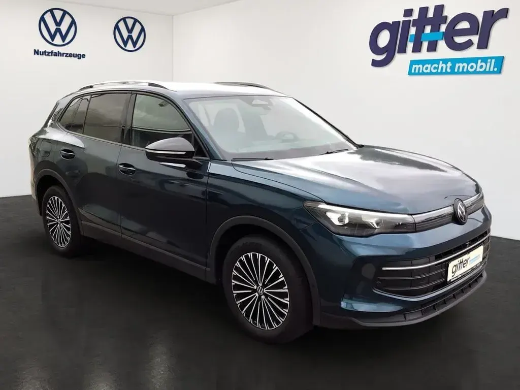 Gebraucht VW Tiguan Goal 150 PS (110 kW) 2025 Blau SUV