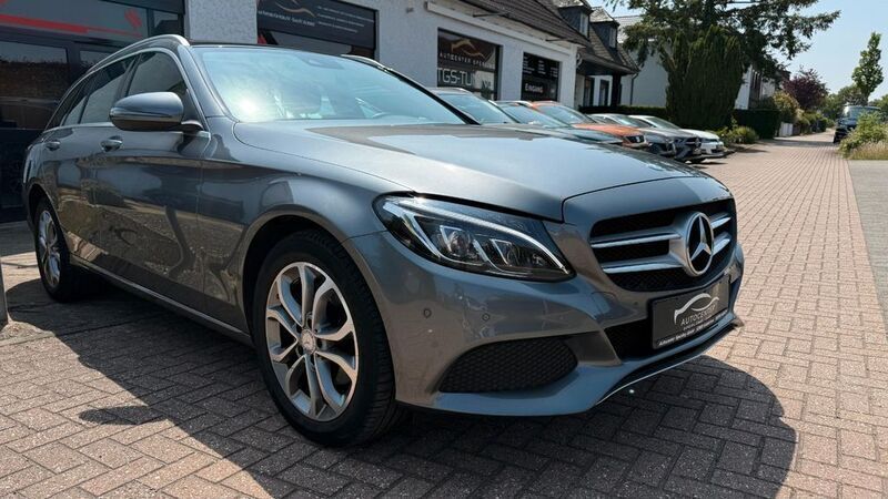 Grau Gebraucht 2016 Mercedes C220 Limousine | 19.999 € (Fairer Preis) - Bild 1/4