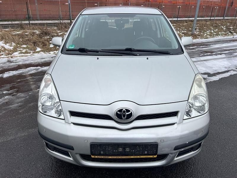 Gebraucht Toyota Corolla Verso 129 PS (94 kW) 2007 Silber Van / Kleinbus