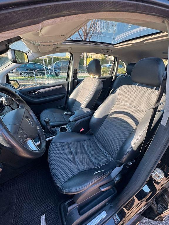 Gebraucht Mercedes B180 116 PS (85 kW) 2011 Schwarz Van / Kleinbus