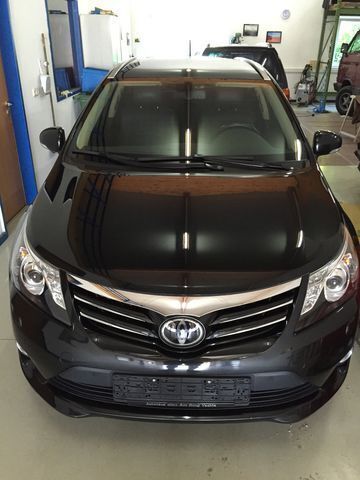 Gebraucht Toyota Avensis 150 PS (110 kW) 2012 Schwarz metallic Kombi