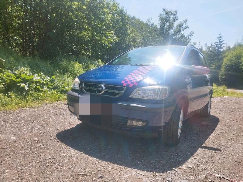 Blau Gebraucht 2003 Opel Zafira Van / Kleinbus | 685 € (Superpreis) - Bild 1/4