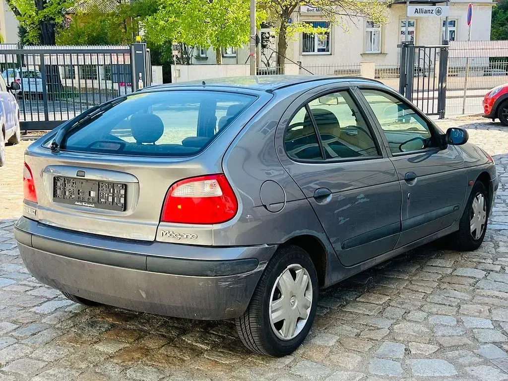 Gebraucht Renault Mégane II Authentique 95 PS (69 kW) 2002 Grau Limousine