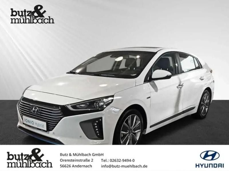 Weiß Gebraucht 2019 Hyundai Ioniq Premium Kleinwagen | 20.990 € (Teuer) - Bild 1/1