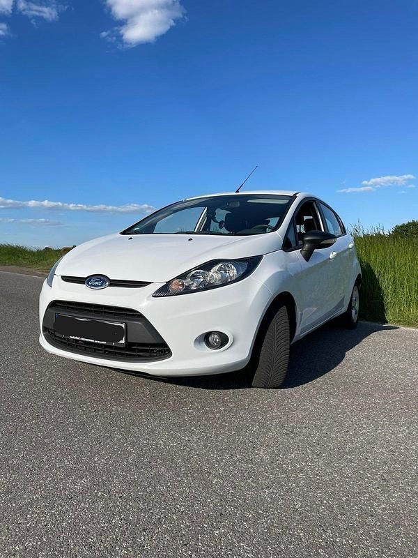 Gebraucht Ford Fiesta 82 PS (60 kW) 2009 Weiß Kleinwagen