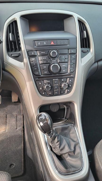 Usata Opel Astra 140 CV (102 kW) 2012 Bianco Berlina