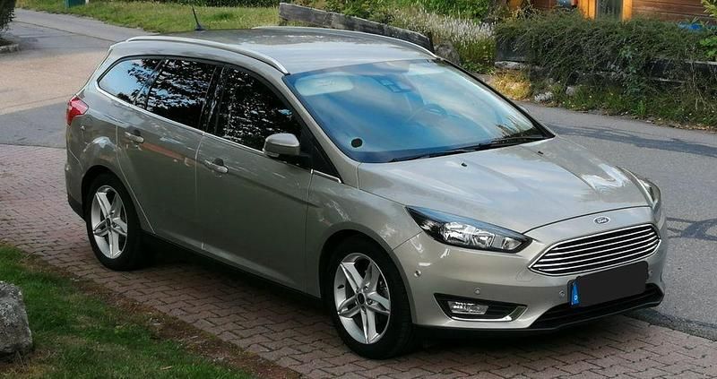 Gold Gebraucht 2018 Ford Focus Titanium Kombi | 11.300 € (Guter Preis) - Bild 1/4