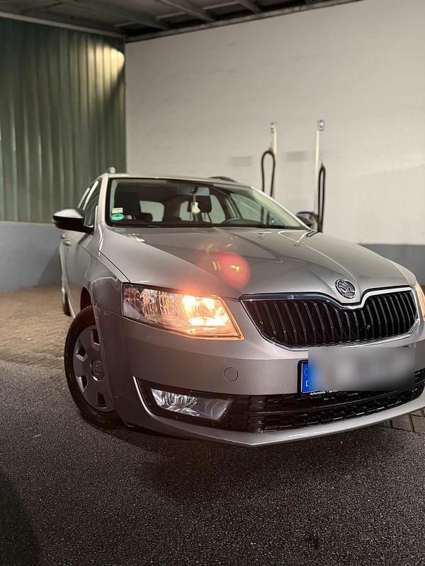 Gebraucht Skoda Octavia 105 PS (77 kW) 2014 Kleinwagen
