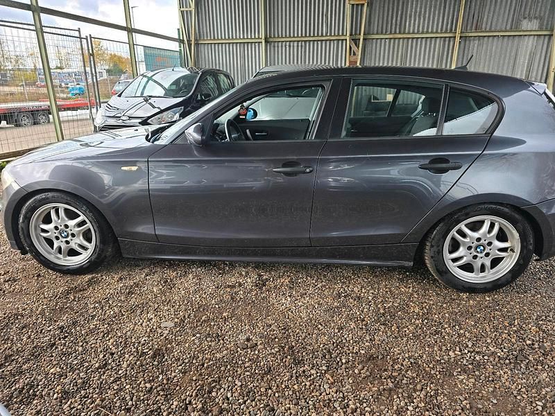 Gebraucht BMW 118 122 PS (89 kW) 2006 Grau Kleinwagen