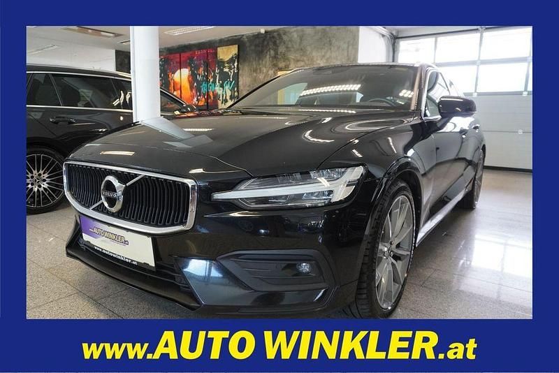 Schwarz Gebraucht 2020 Volvo V60 Momentum Kombi | 12.470 € (Teuer) - Bild 1/4