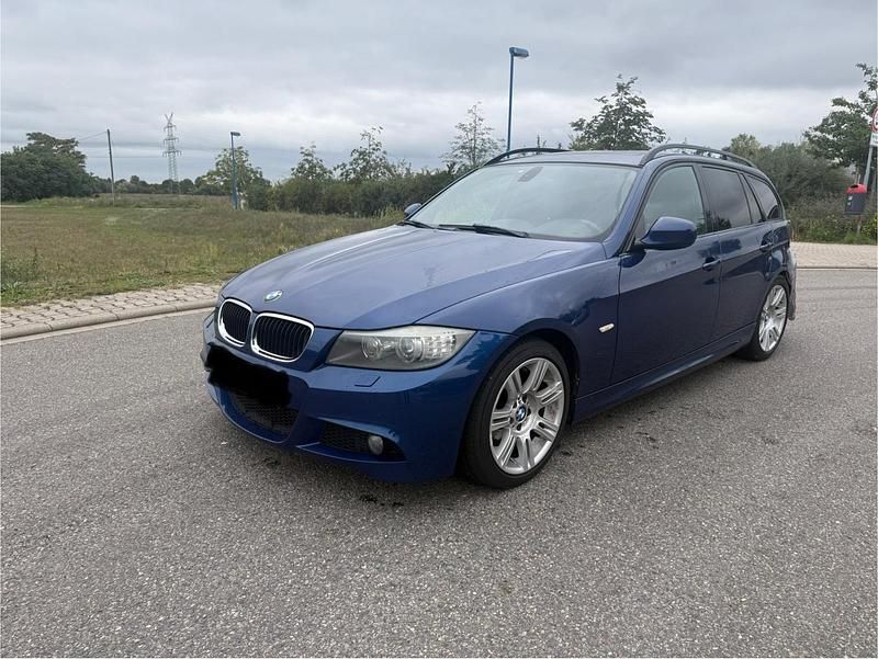 Blau Gebraucht 2009 BMW 320 M Sport Kombi | 3.950 € (Superpreis) - Bild 1/4