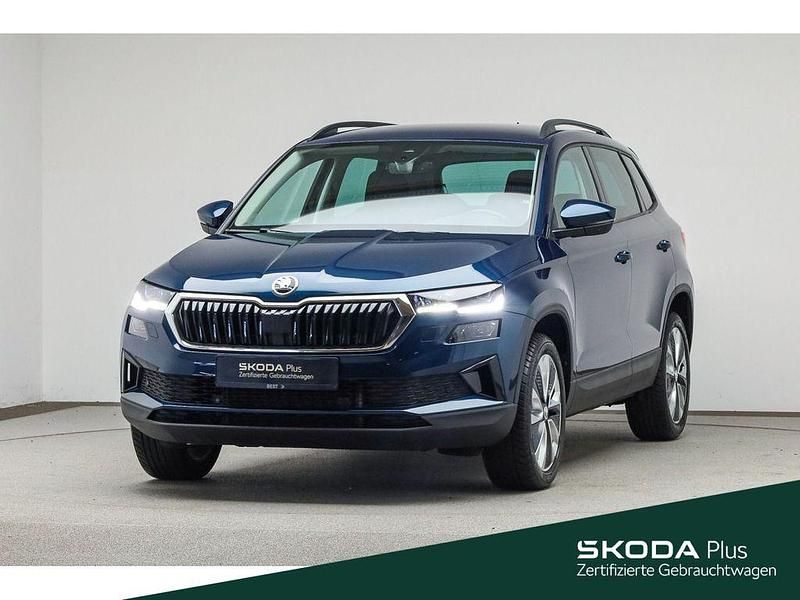 Lavablau metallic Gebraucht 2023 Skoda Karoq Style SUV | 28.649 € (Fairer Preis) - Bild 1/4