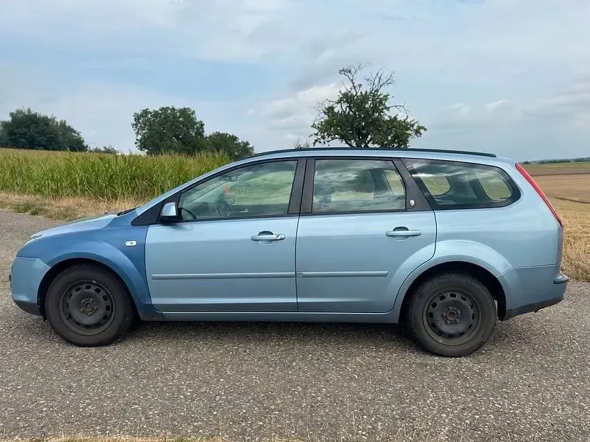 Gebraucht Ford Focus Trend 116 PS (85 kW) 2005 Blau Limousine