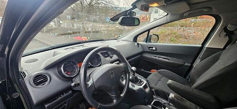 Gebraucht Peugeot 5008 Family 150 PS (110 kW) 2011 Schwarz Van / Kleinbus