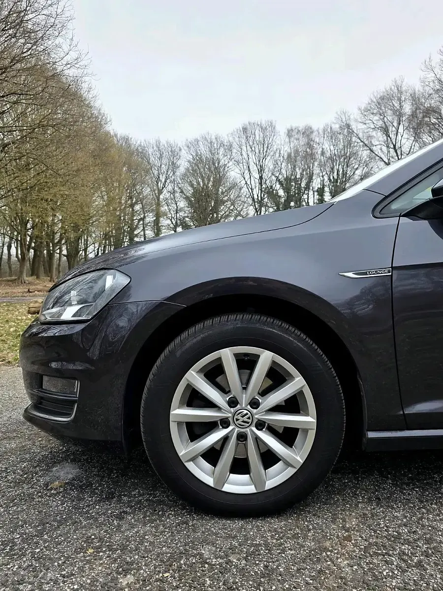 Gebraucht VW Golf VII LOUNGE 86 PS (63 kW) 2015 Grau Limousine