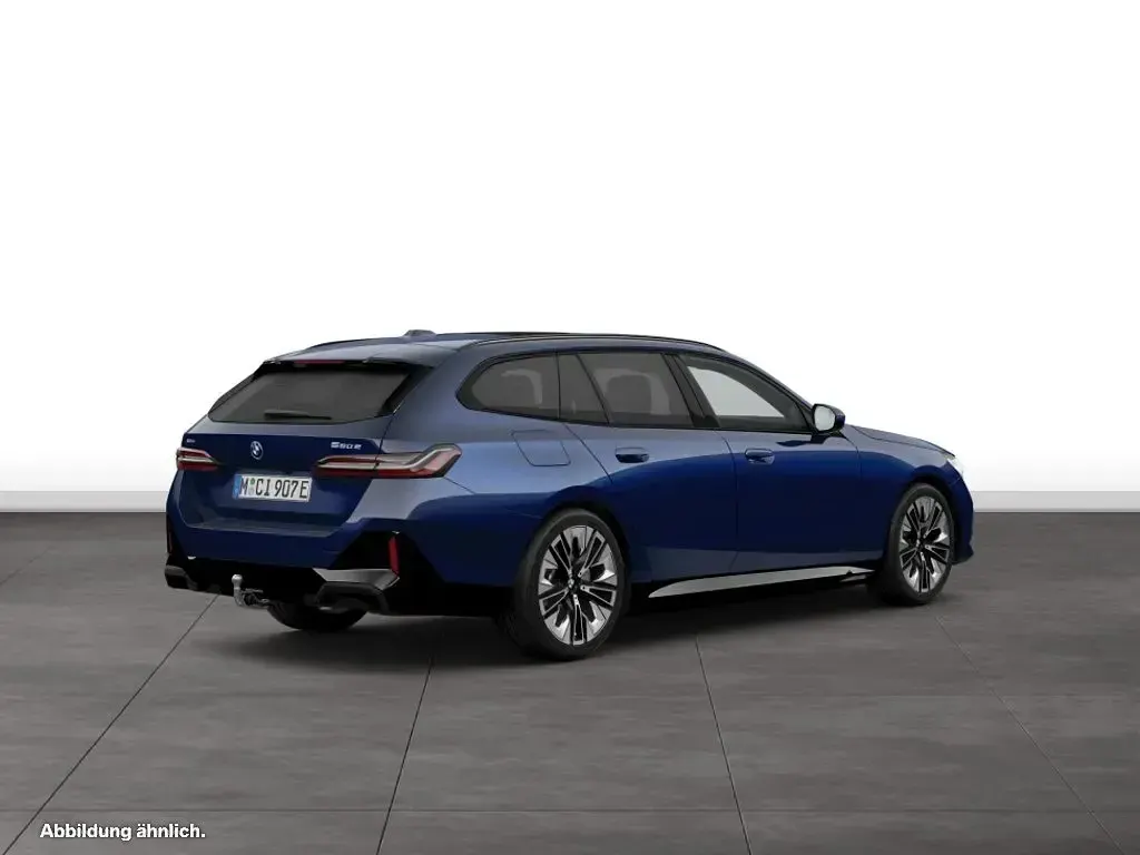 Gebraucht BMW 550e 489 PS (359 kW) 2025 Blau Kombi