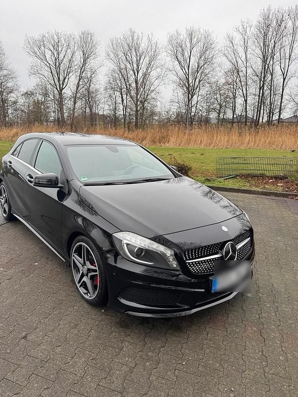 Schwarz Gebraucht 2013 Mercedes A180 AMG Kleinwagen | 11.000 € (Fairer Preis) - Bild 1/4