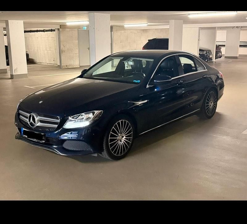 Blau Gebraucht 2015 Mercedes C220 Limousine | 12.000 € - Bild 1/4