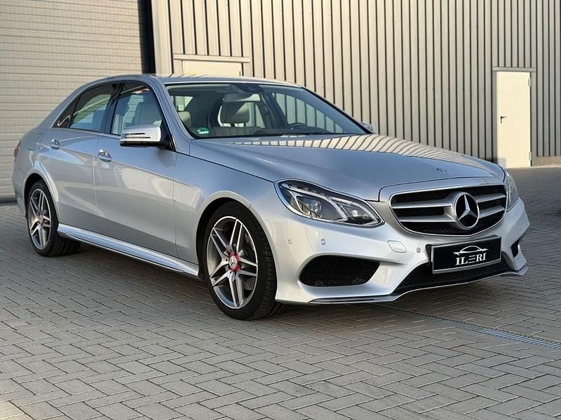 Gebraucht Mercedes E250 AMG line 211 PS (155 kW) 2015 Silber Limousine