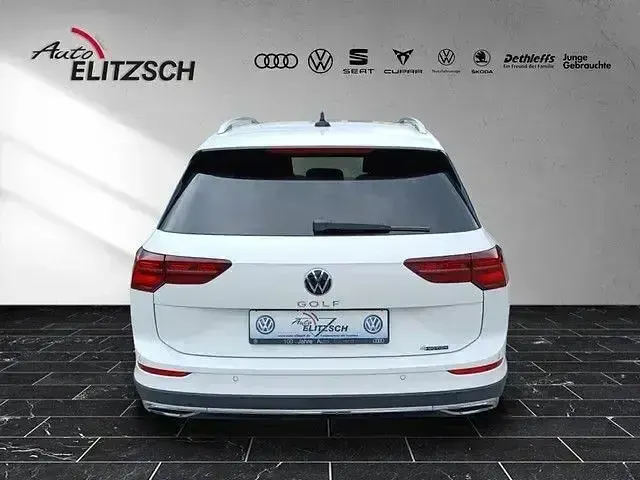 Używany VW Golf Alltrack 200 KM (147 kW) 2023 Biały Kombi