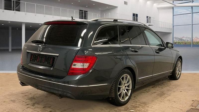 Gebraucht Mercedes C250 204 PS (150 kW) 2013 Grau Kombi
