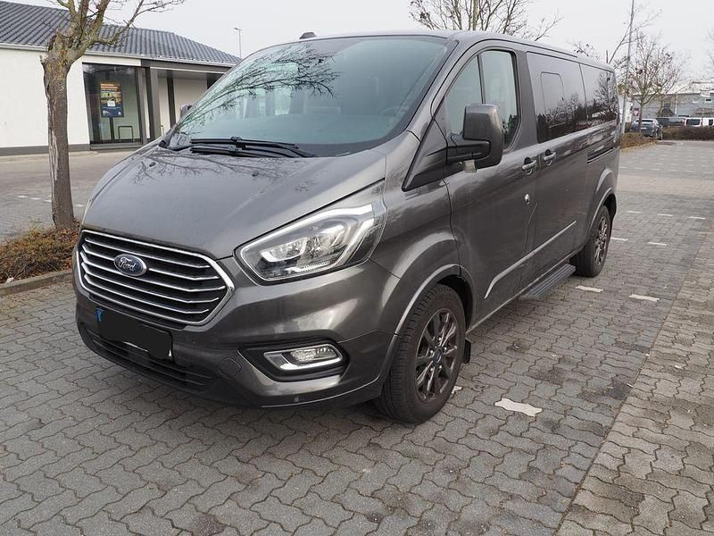 Gebraucht Ford Tourneo Titanium 185 PS (136 kW) 2020 Grau Van / Kleinbus