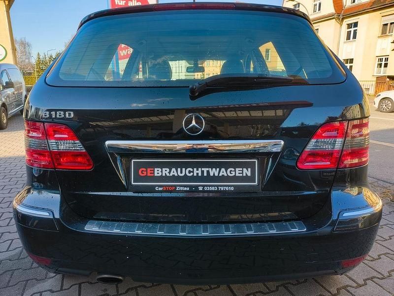 Gebraucht Mercedes B180 116 PS (85 kW) 2010 Schwarz Van / Kleinbus