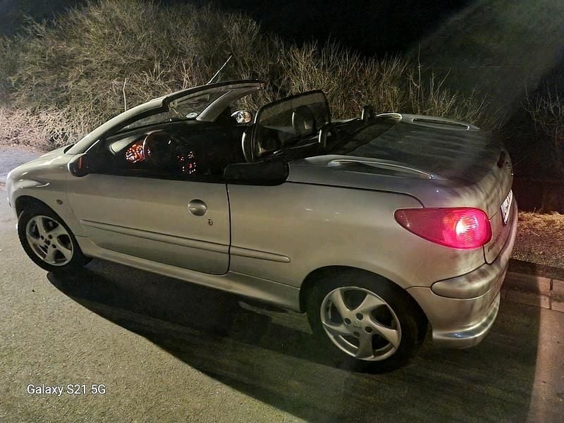 Grau Gebraucht 2003 Peugeot 206 CC Cabrio | 500 € (Superpreis) - Bild 1/4