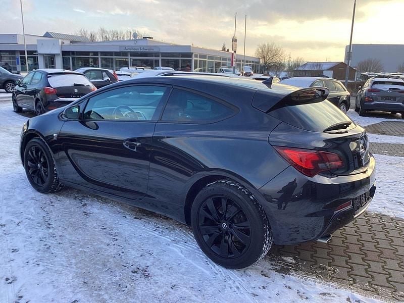 Gebraucht Opel Astra GTC Active 140 PS (102 kW) 2013 Schwarz Limousine