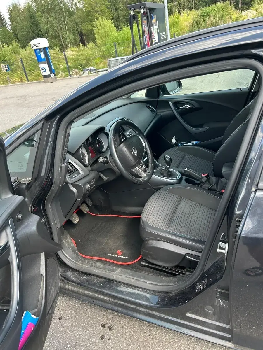 Gebraucht Opel Astra 140 PS (102 kW) 2015 Schwarz Kombi