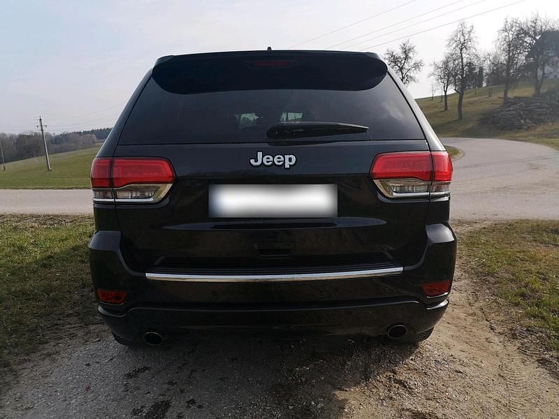 Gebraucht Jeep Grand Cherokee Overland 250 PS (183 kW) 2016 Schwarz SUV