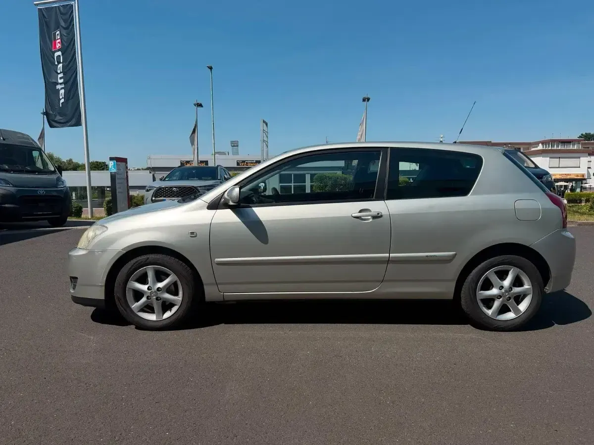 Gebraucht Toyota Corolla 97 PS (71 kW) 2004 Silber Limousine