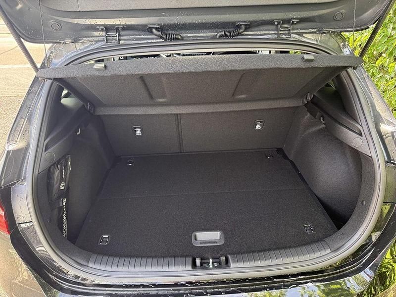 Neu Kia Ceed 101 PS (74 kW) 2026 Schwarz Kleinwagen