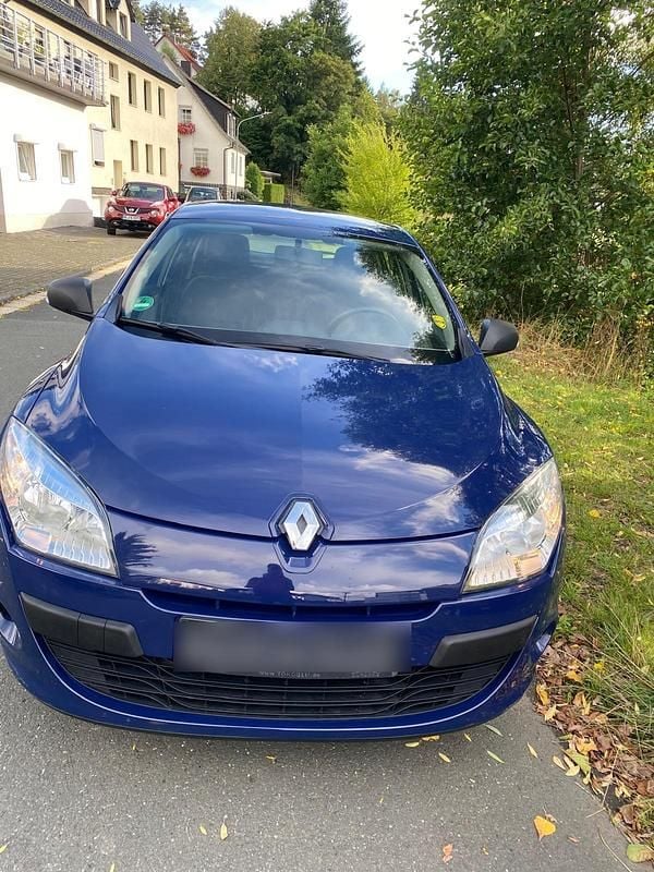 Blau Gebraucht 2012 Renault Mégane III Limousine | 1.950 € (Superpreis) - Bild 1/4