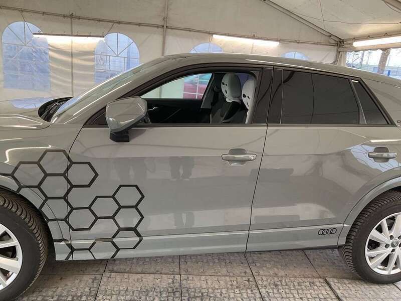 Grau Gebraucht 2018 Audi Q2 Sport SUV | 23.300 € (Fairer Preis) - Bild 1/4