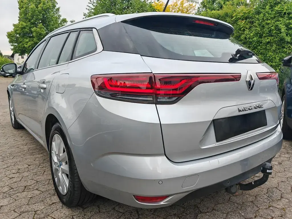 Używany Renault Megane E-Tech 158 KM (116 kW) 2022 Szary Sedan/Limuzyna
