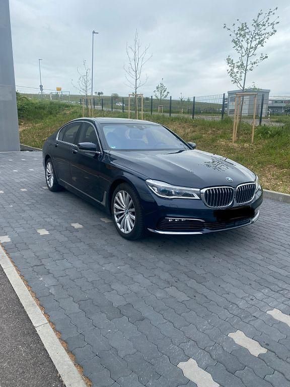 Blau Gebraucht 2018 BMW 730 Limousine | 30.999 € (Guter Preis) - Bild 1/4