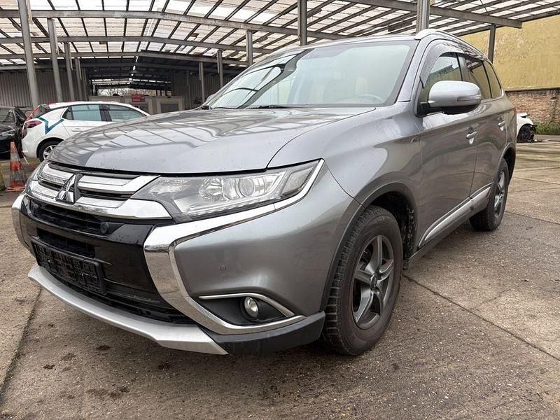 Grau Gebraucht 2017 Mitsubishi Outlander Edition SUV | 13.490 € (Superpreis) - Bild 1/4