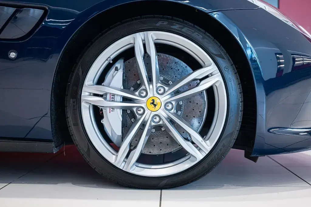 Gebraucht Ferrari GTC4Lusso 689 PS (506 kW) 2016 Blau Kombi