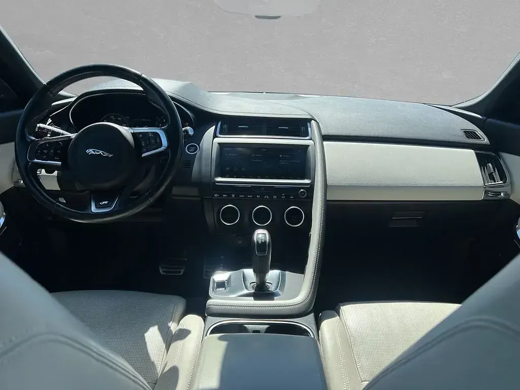 Second-hand Jaguar E-Pace R-Dynamic 304 CP (223 kW) 2020 Negru SUV