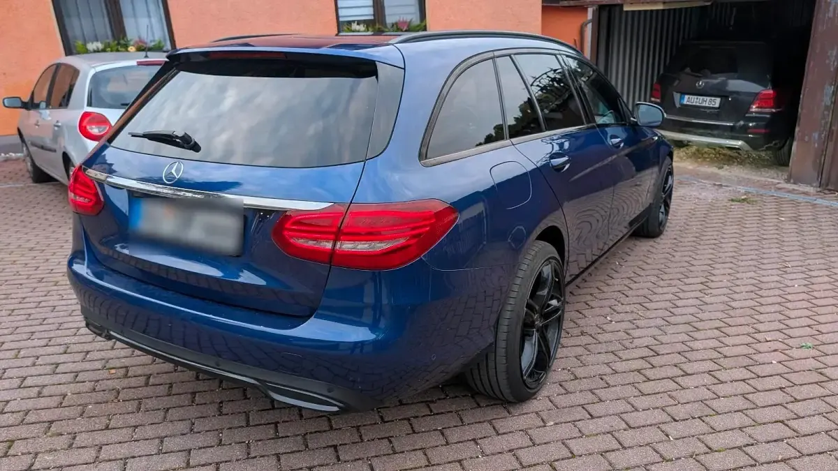 Gebraucht Mercedes C250 204 PS (150 kW) 2016 Blau Kombi