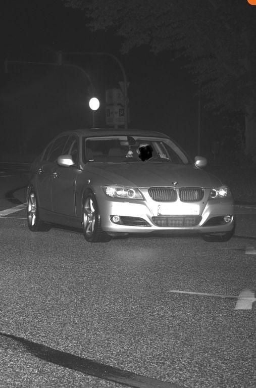 Silber Gebraucht 2011 BMW 320 M Sport Limousine | 5.800 € (Superpreis) - Bild 1/4