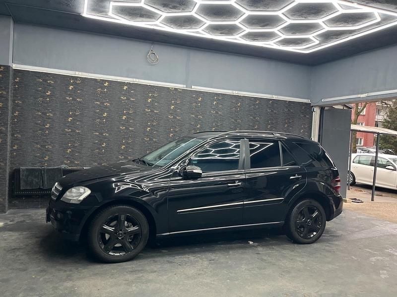 Gebraucht Mercedes ML320 224 PS (164 kW) 2006 Schwarz SUV
