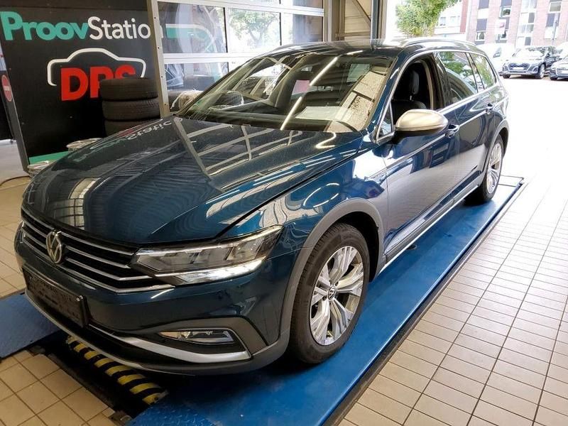 Blau Gebraucht 2023 VW Passat Alltrack Kombi | 27.990 € (Fairer Preis) - Bild 1/4